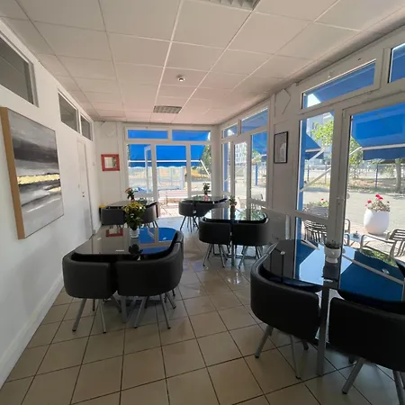 Cit'hotel Du Parc Szálloda Poissy